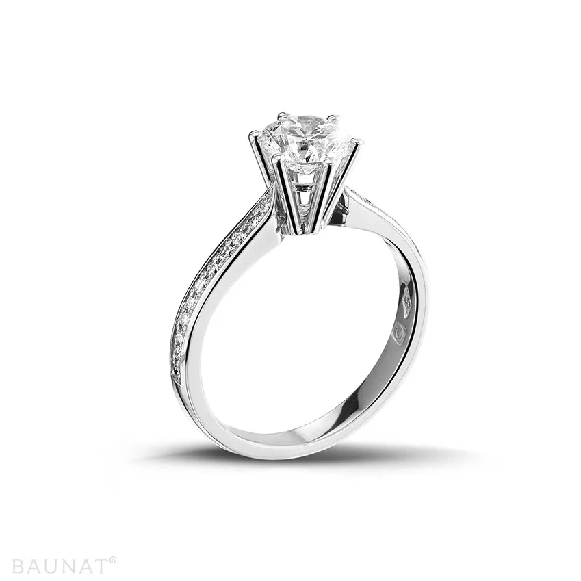 1.00 quilates anillo de platino de diamantes con diamantes en los lados 