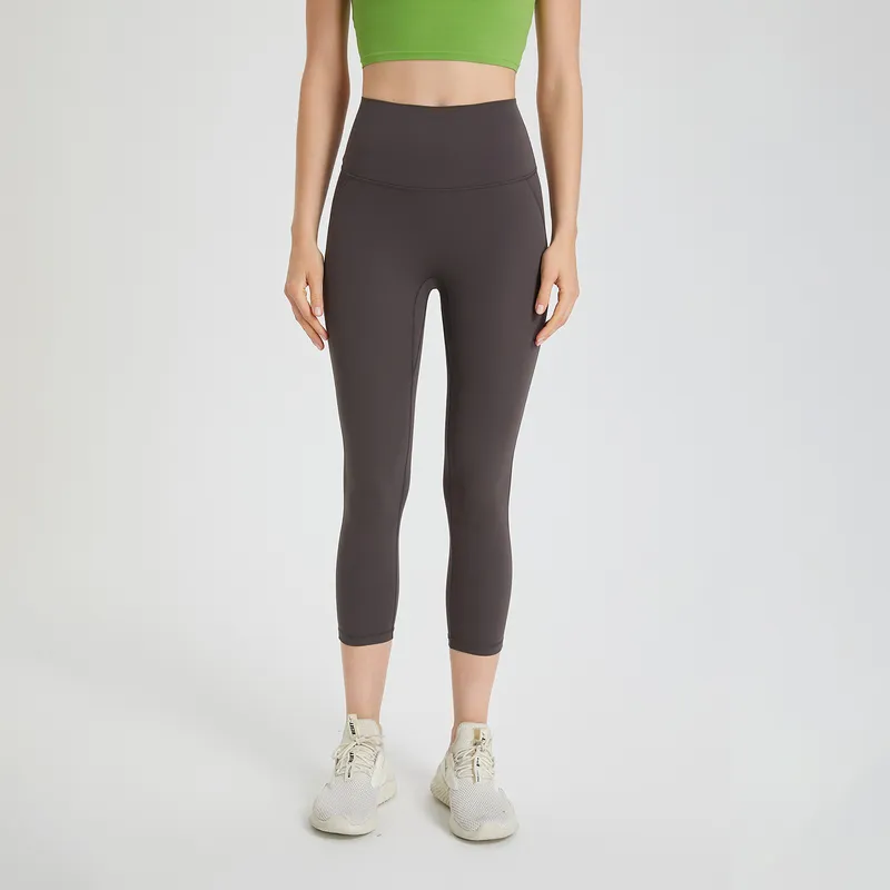 AL0LULU Leggings cortos con logotipo, pantalones de yoga, pantalones deportivos de cintura alta con realce de cadera