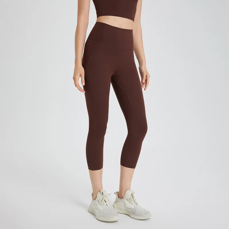 AL0LULU Leggings cortos con logotipo, pantalones de yoga, pantalones deportivos de cintura alta con realce de cadera