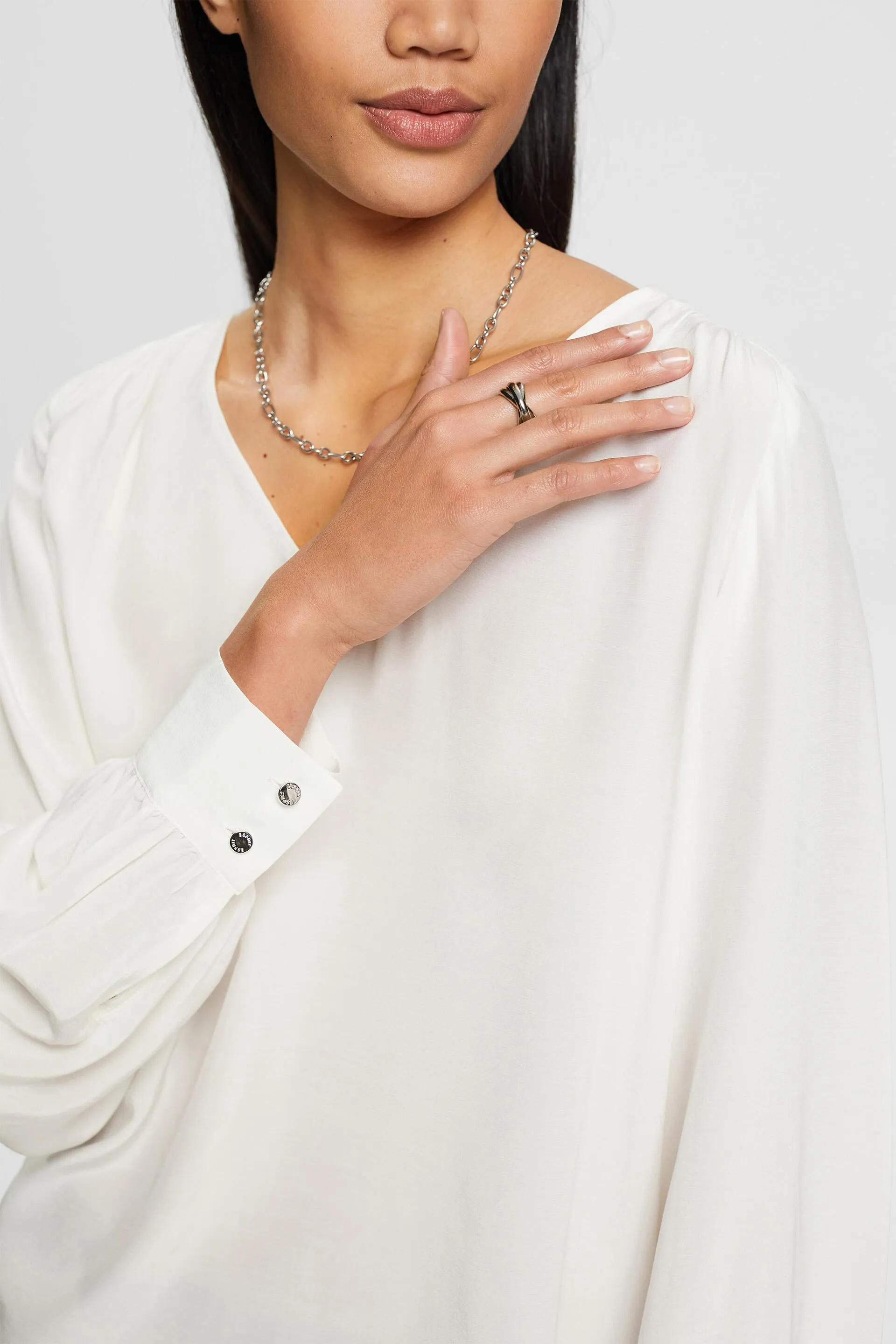 Blusa con cuello en U