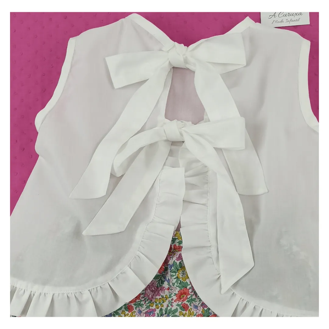 Blusa con lazos en la espalda