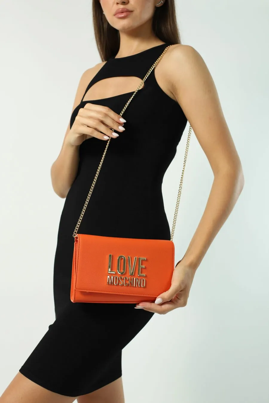 Bolso bandolera naranja con logo 
