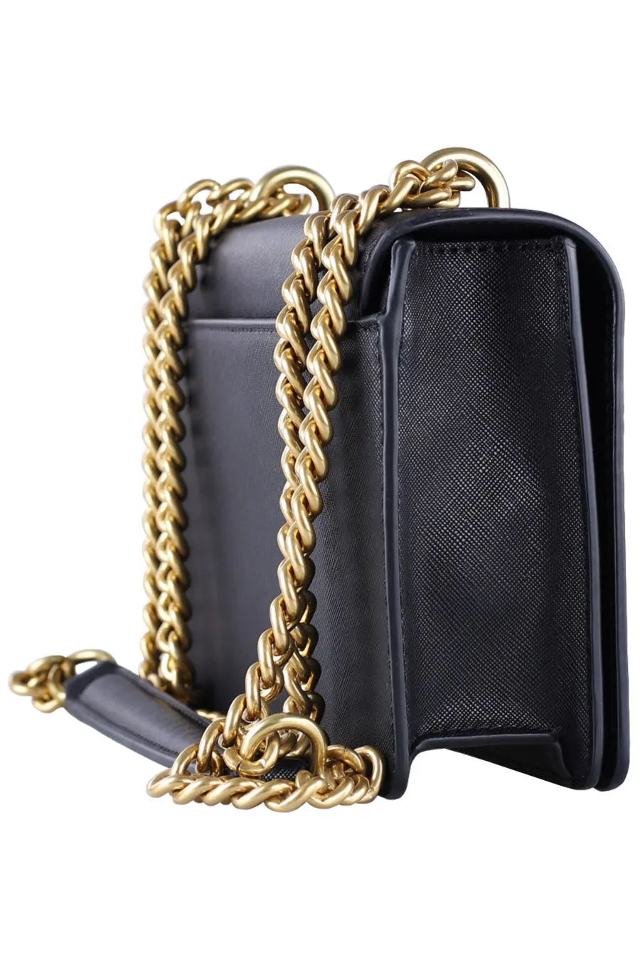 Bolso bandolera negro con logo dorado