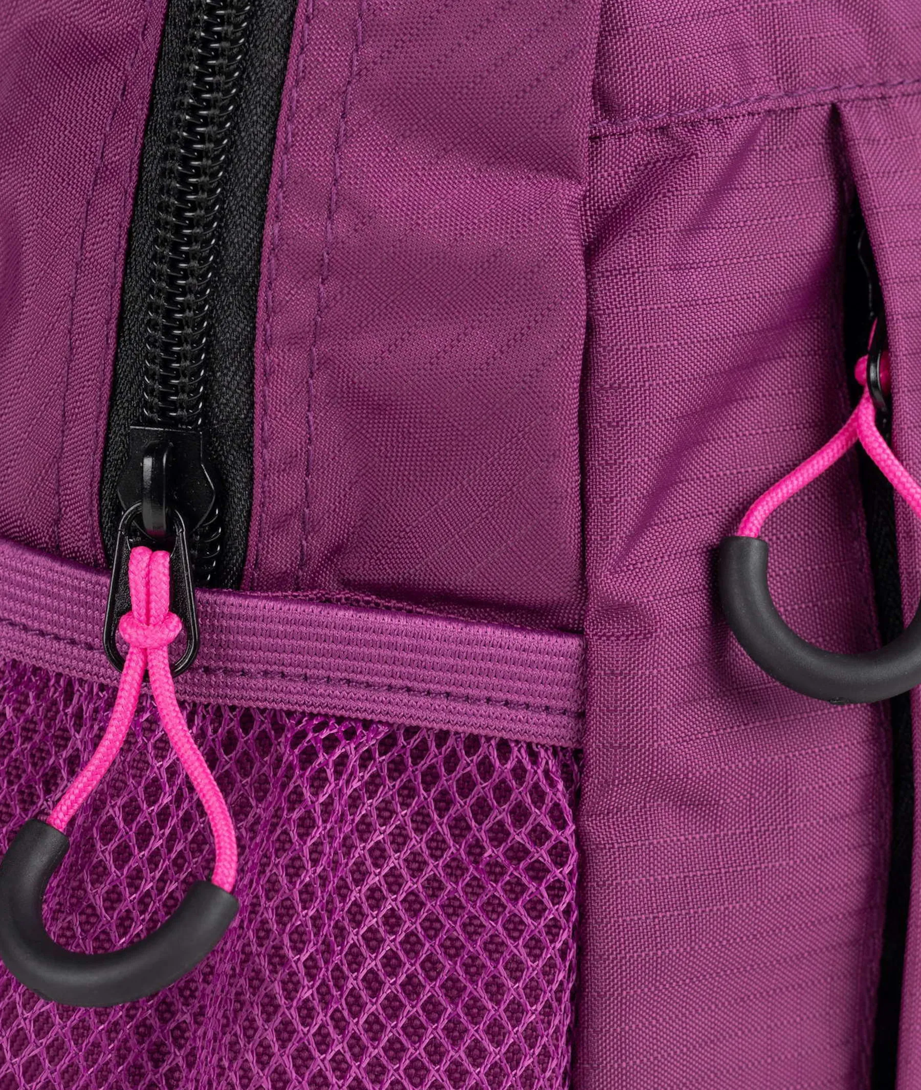 Bolso textil MUNICH BACKPACK SLIM SMALL en fucsia  Medidas  21 x 14 x 38 cm
