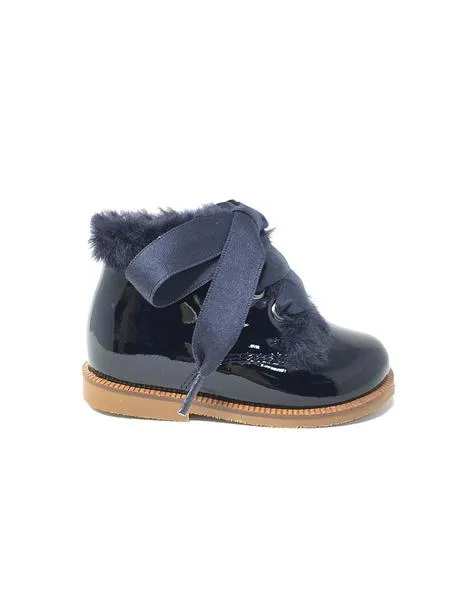 botin charol azul marino con pelito
