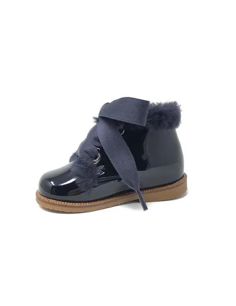 botin charol azul marino con pelito