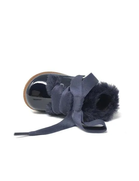 botin charol azul marino con pelito