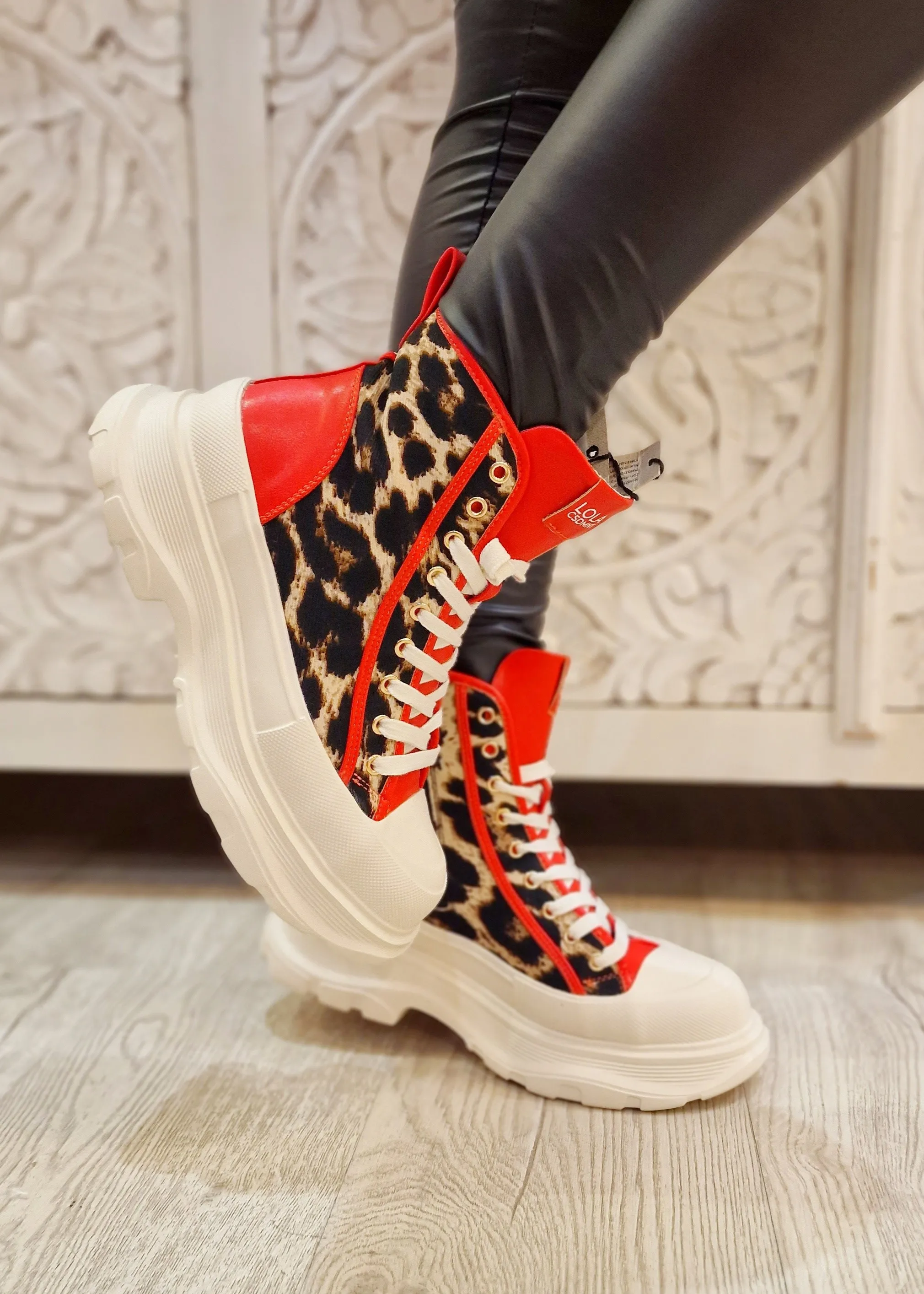 Botín plataforma estampado leopardo Lola Casademunt Rojo