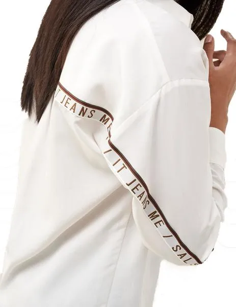 camisa salsa  con tira logo