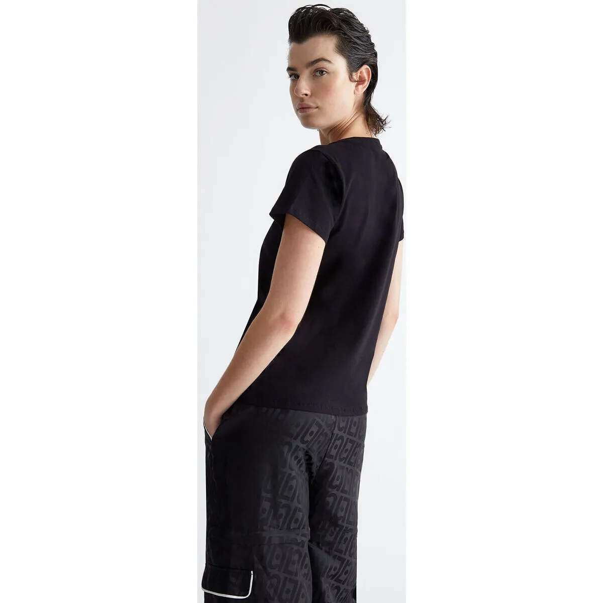Camiseta con logotipo y strass