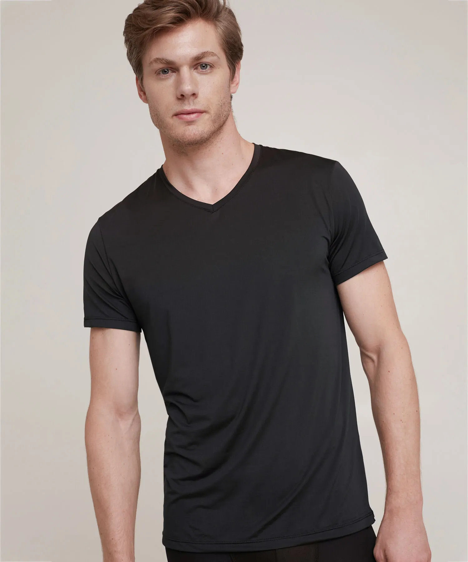 CAMISETA INTERIOR CUELLO V EN MICROFIBRA