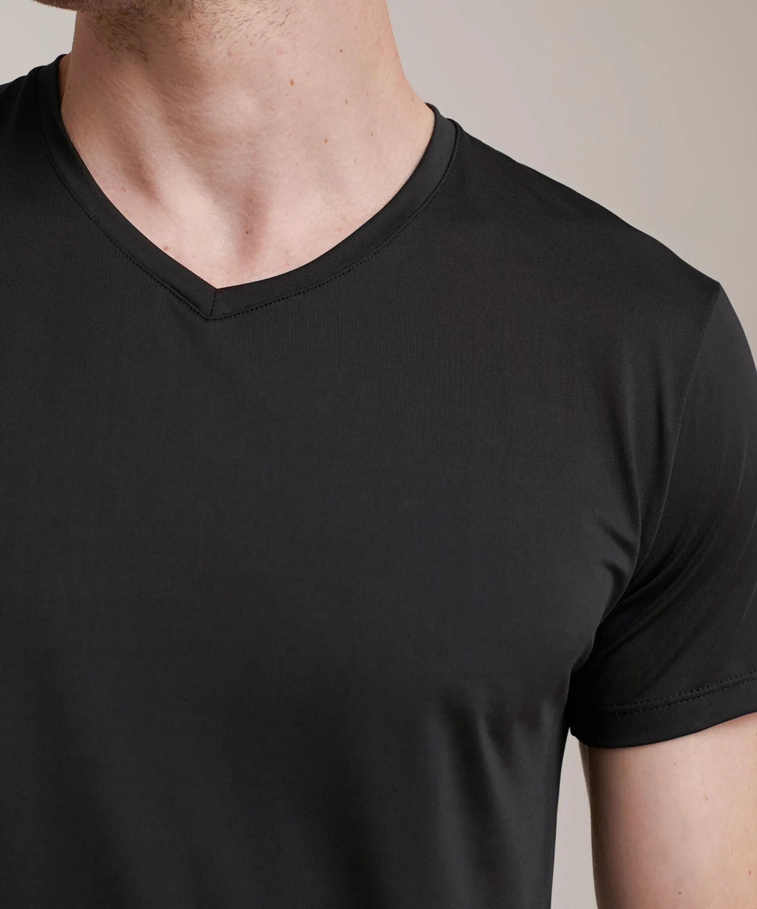 CAMISETA INTERIOR CUELLO V EN MICROFIBRA