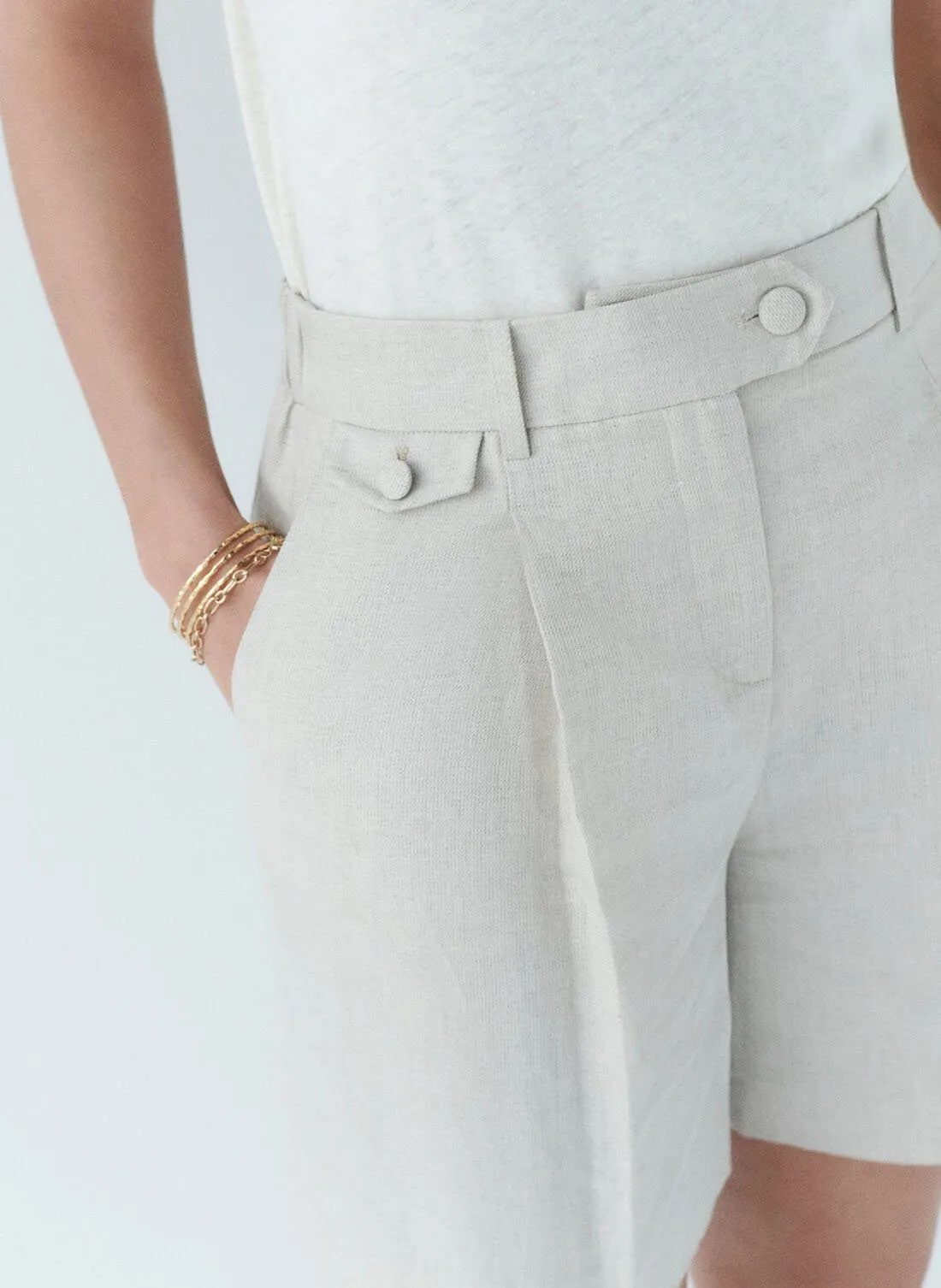 CAROLL SOLCANO  SHORT TALLE ALTA DE ALGODóN Y LINO MEZCLADOS EN BEIGE