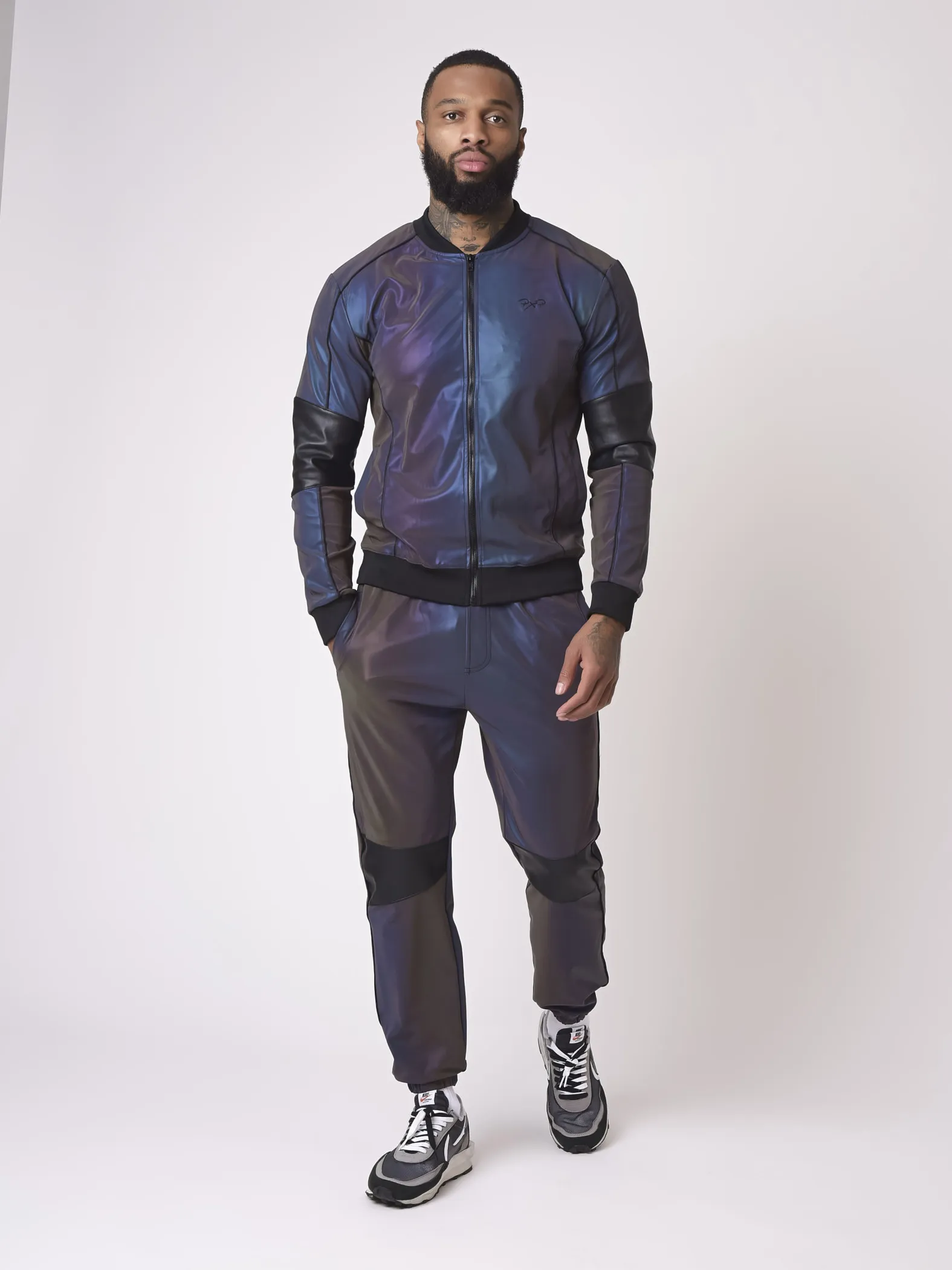 Chaqueta bomber con canesú reflectante