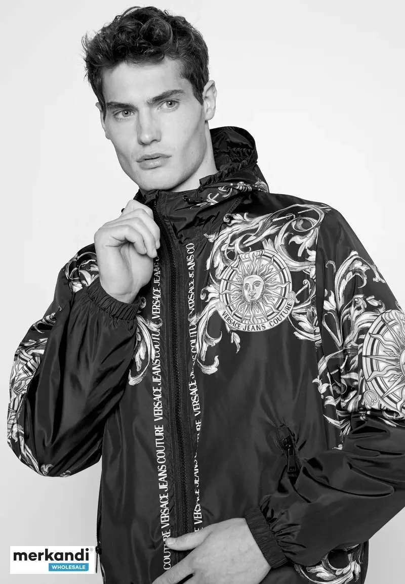 CHAQUETA VERSACE JEANS COUTURE NEGRO | AL POR MAYOR :186€ | AL POR MENOR: 420€.