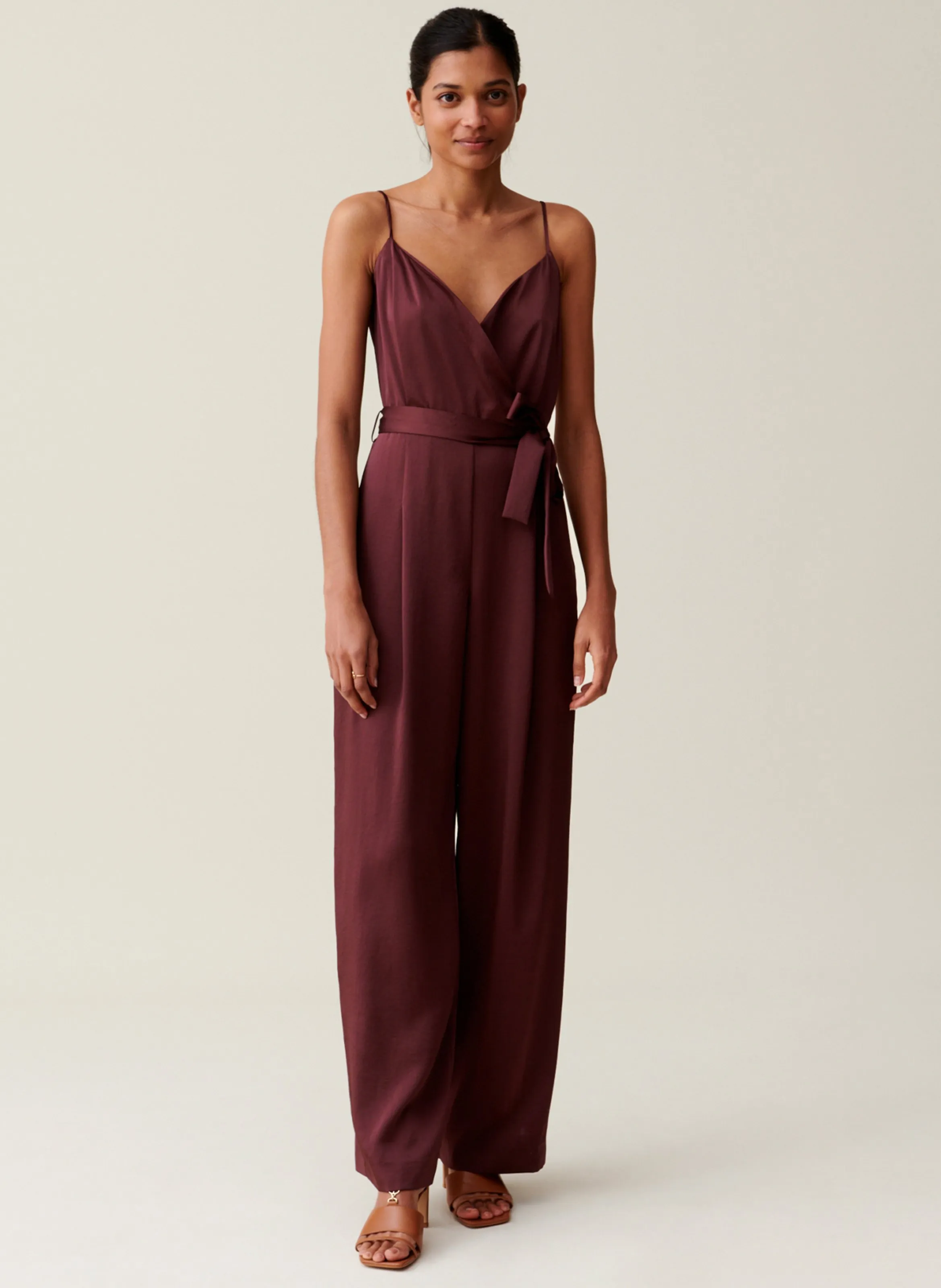 CLAUDIE PIERLOT Mono recto escote en V satinado en marron
