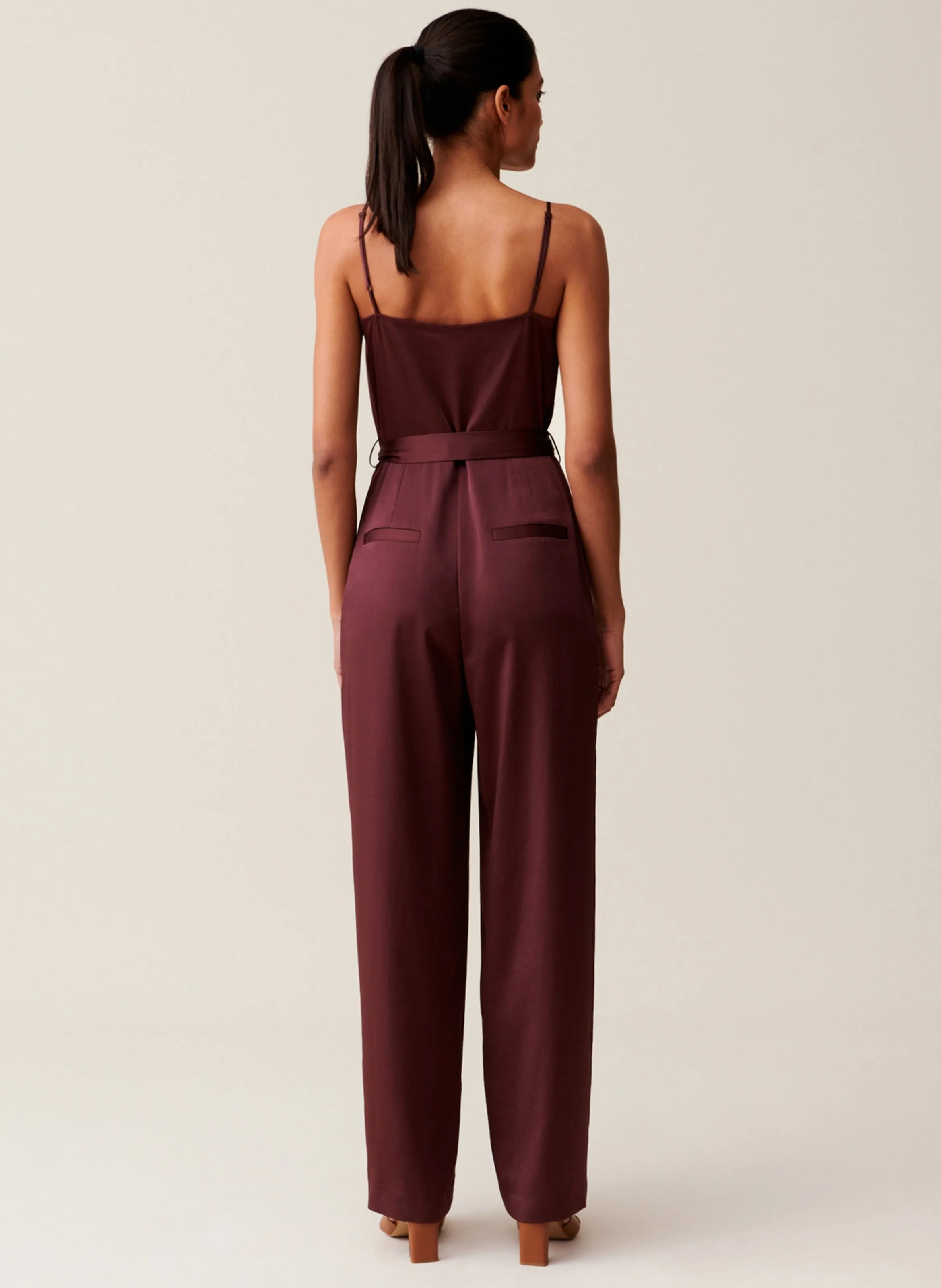CLAUDIE PIERLOT Mono recto escote en V satinado en marron