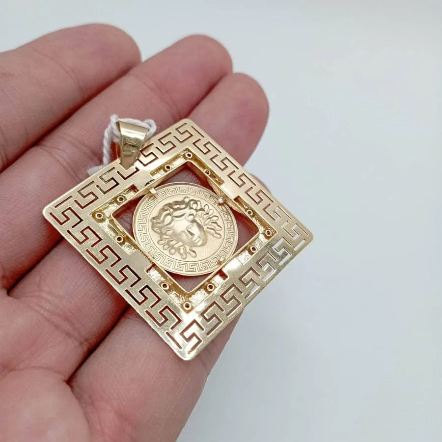 Colgante oro medusa greca cuadrado