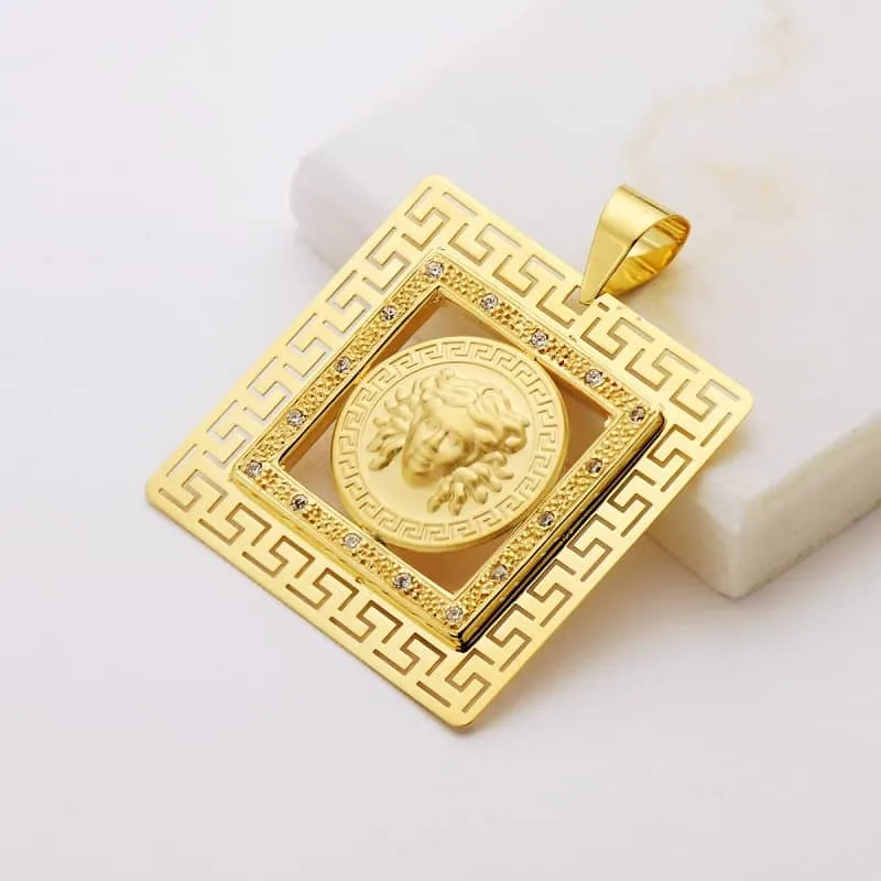 Colgante oro medusa greca cuadrado