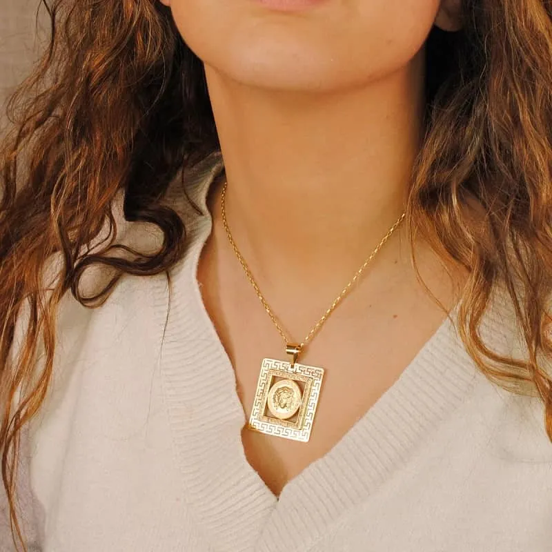 Colgante oro medusa greca cuadrado