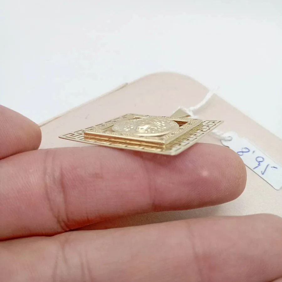 Colgante oro medusa greca cuadrado
