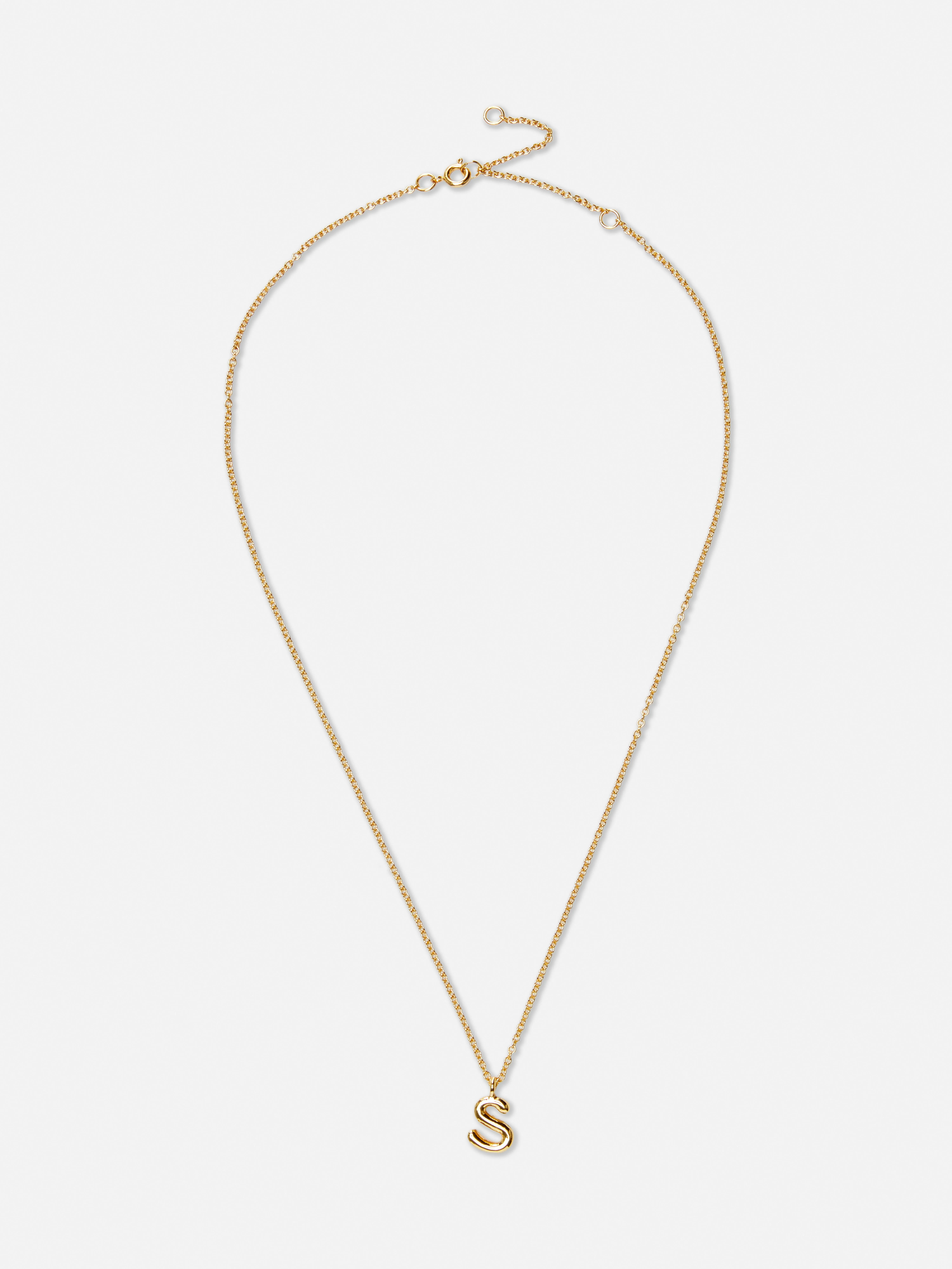Collar con inicial de The Edit