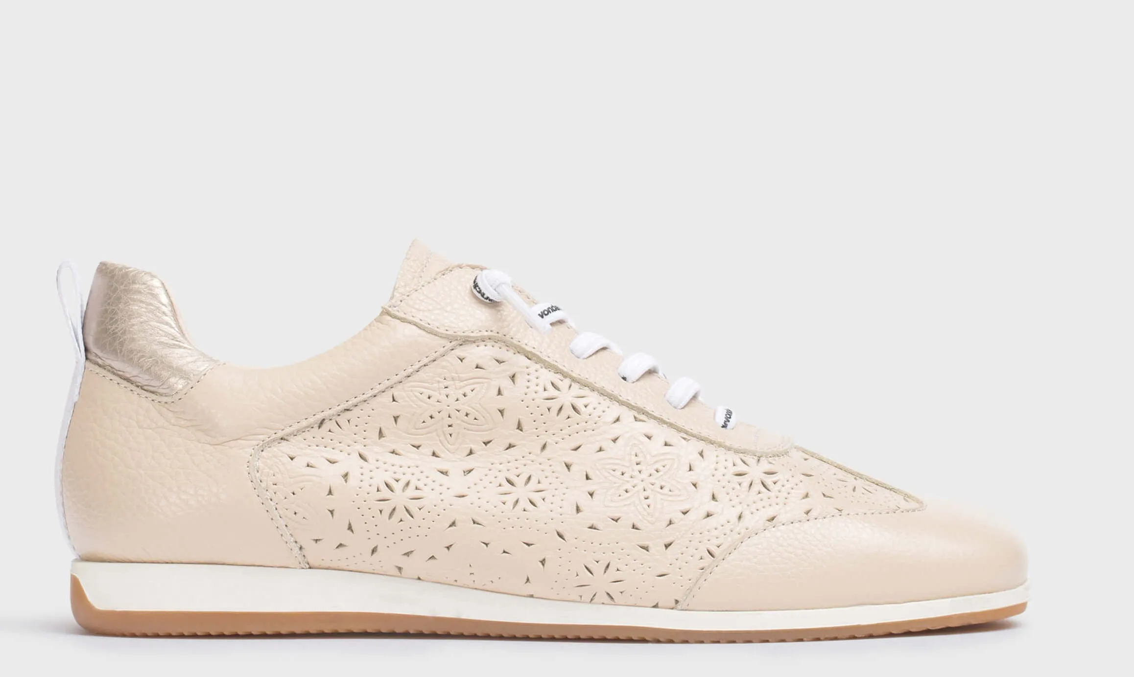 Deportivas planas de piel beige con picados Brit