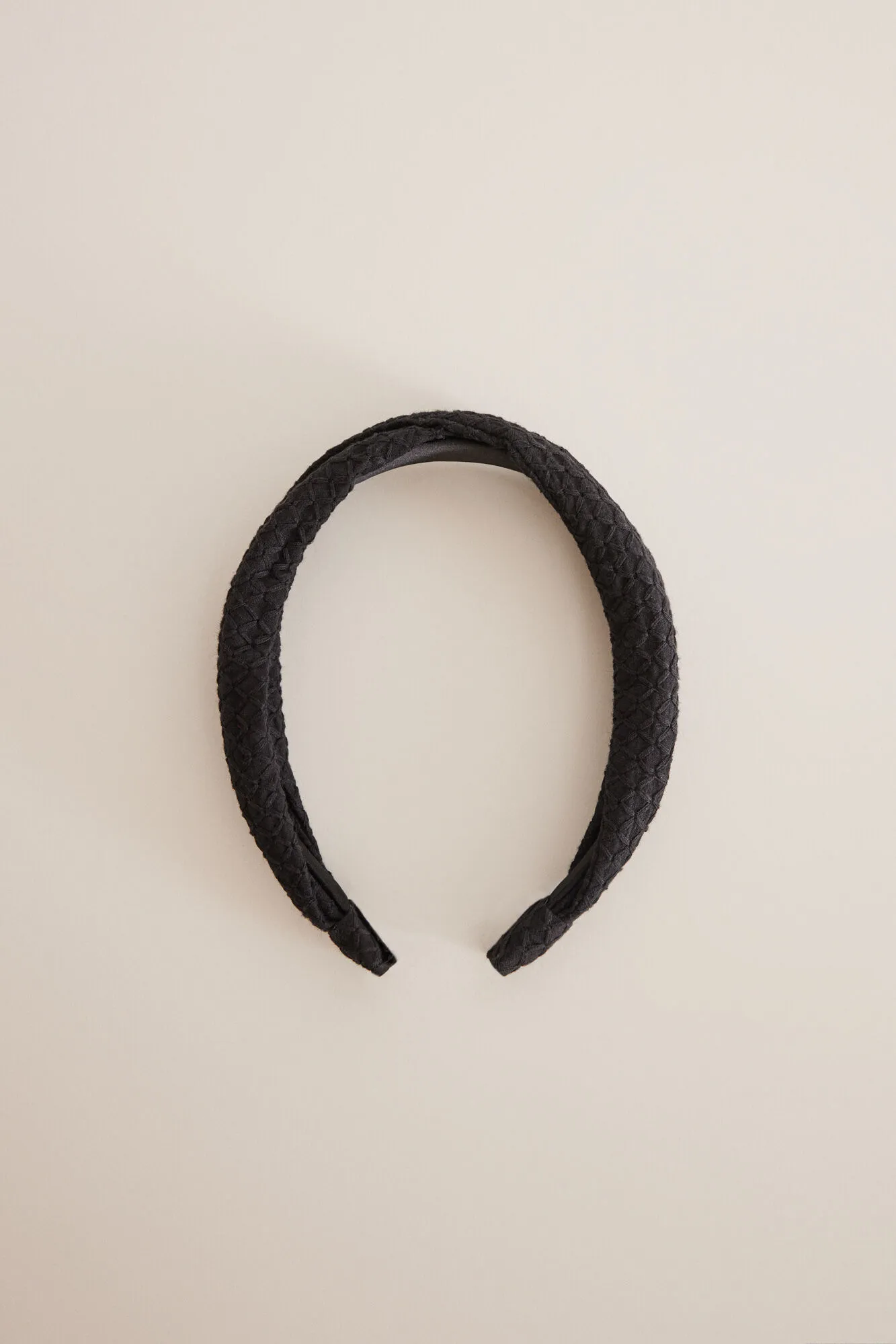 Diadema pelo negra textura