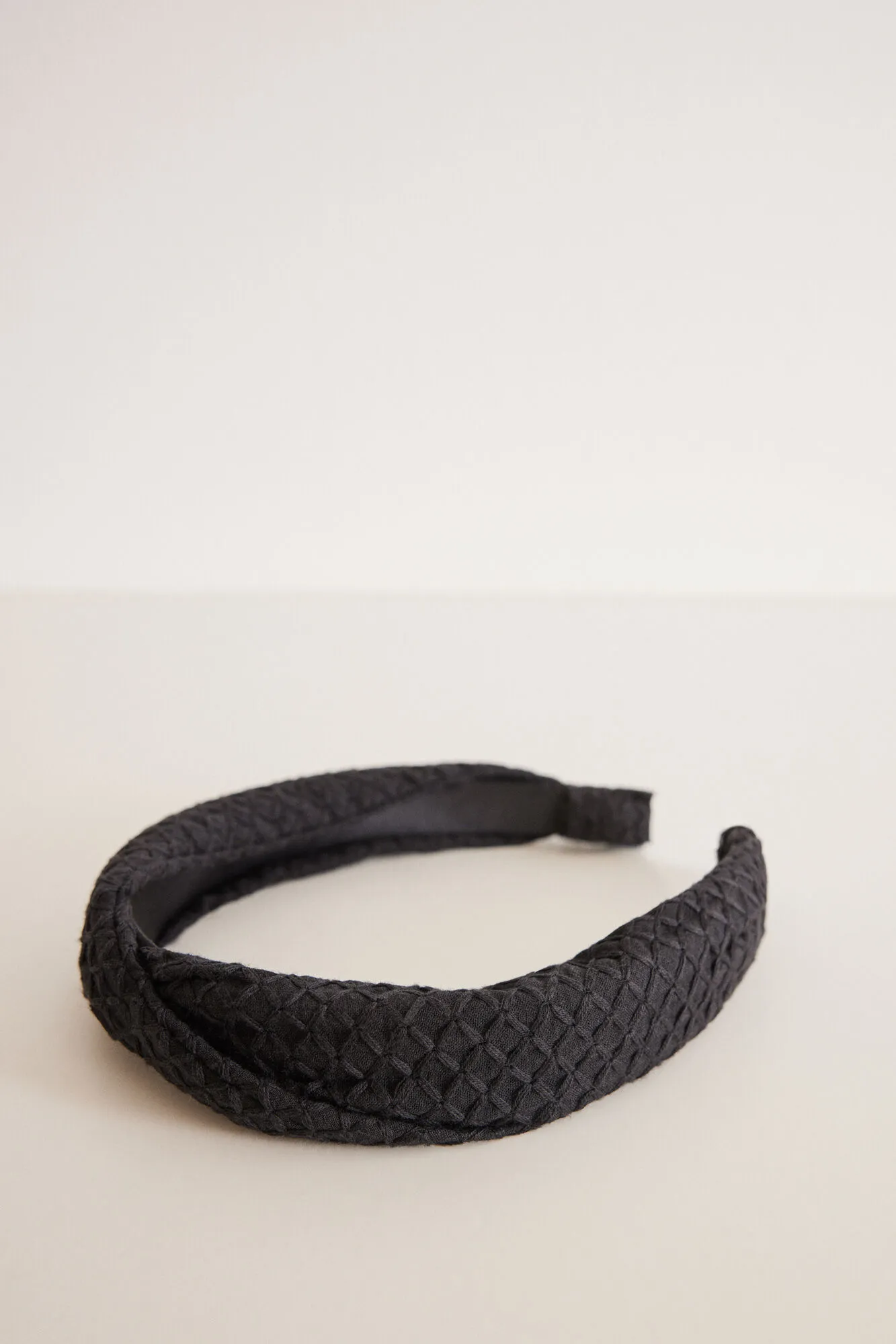 Diadema pelo negra textura