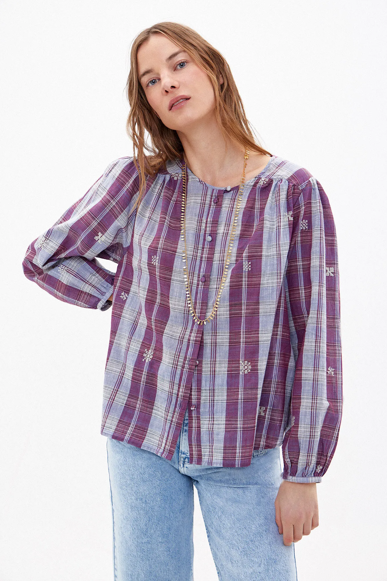 Emilia. Blusa cuadros y bordado brillo