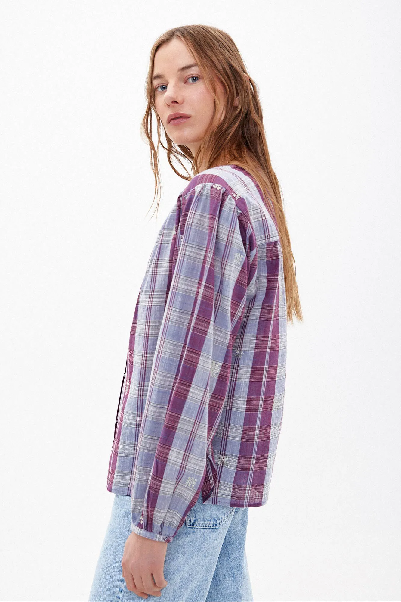 Emilia. Blusa cuadros y bordado brillo