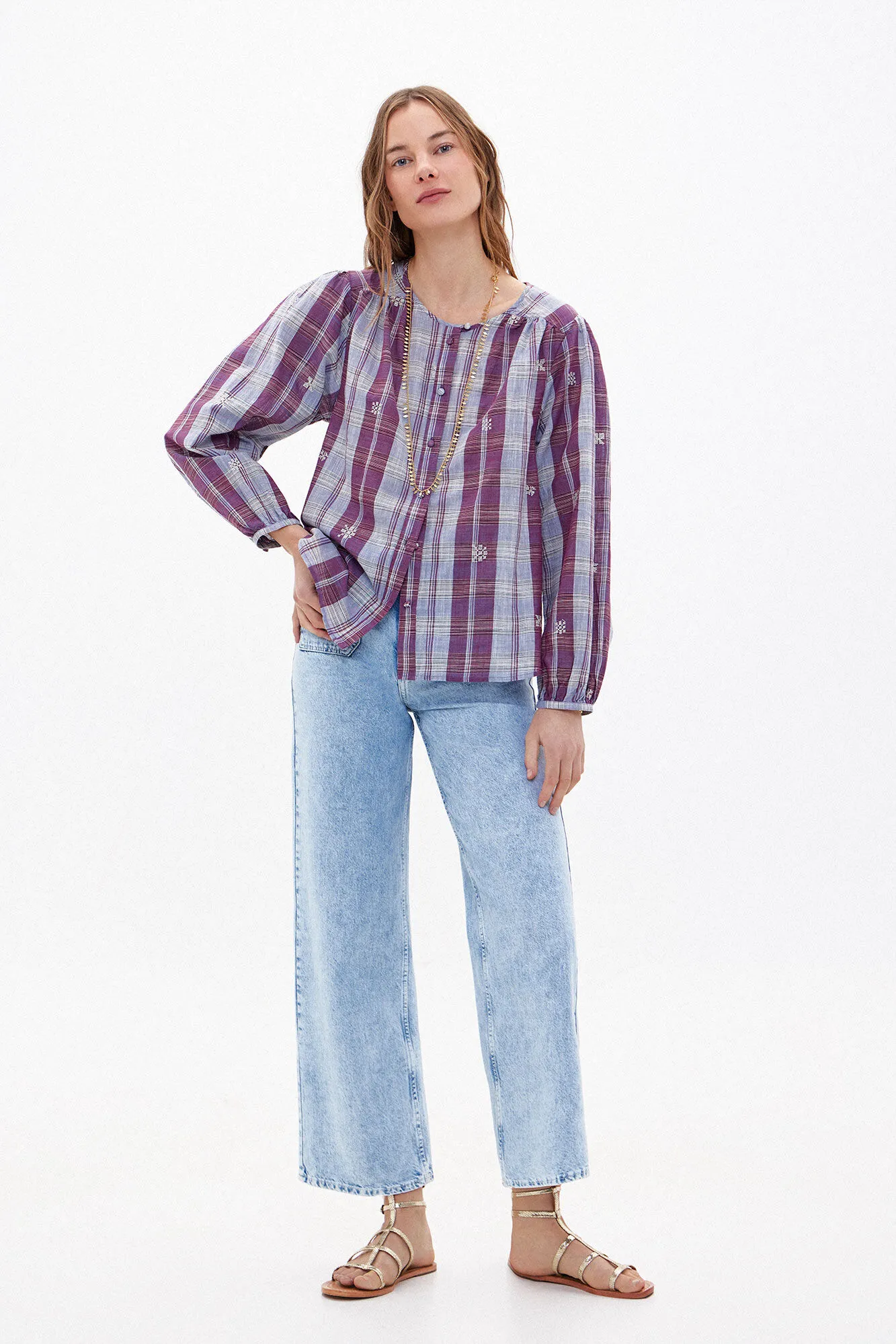 Emilia. Blusa cuadros y bordado brillo