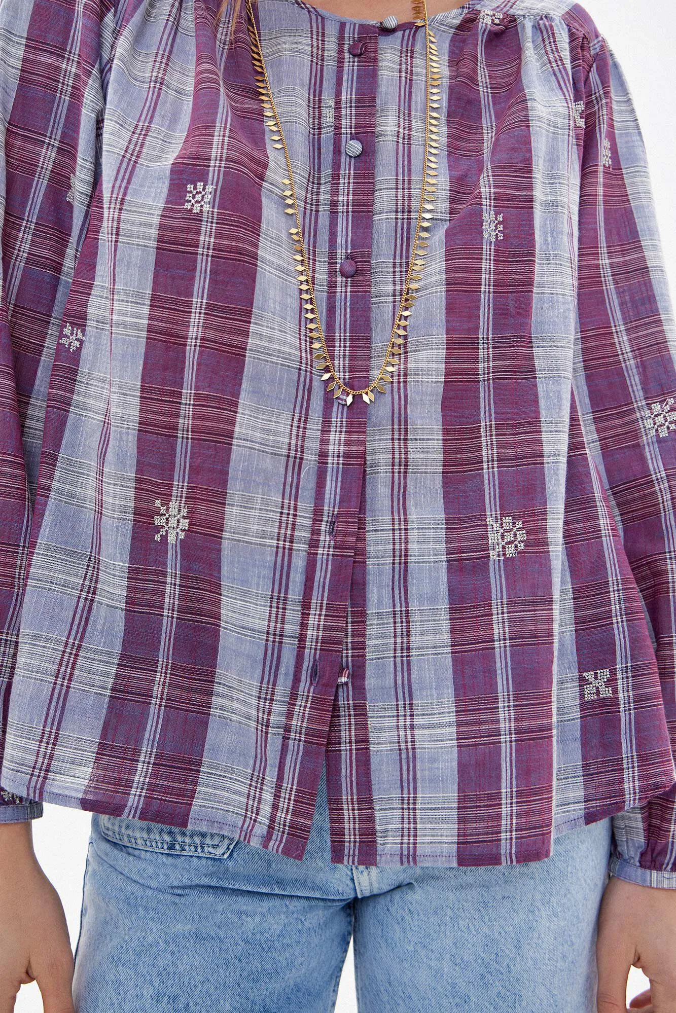 Emilia. Blusa cuadros y bordado brillo