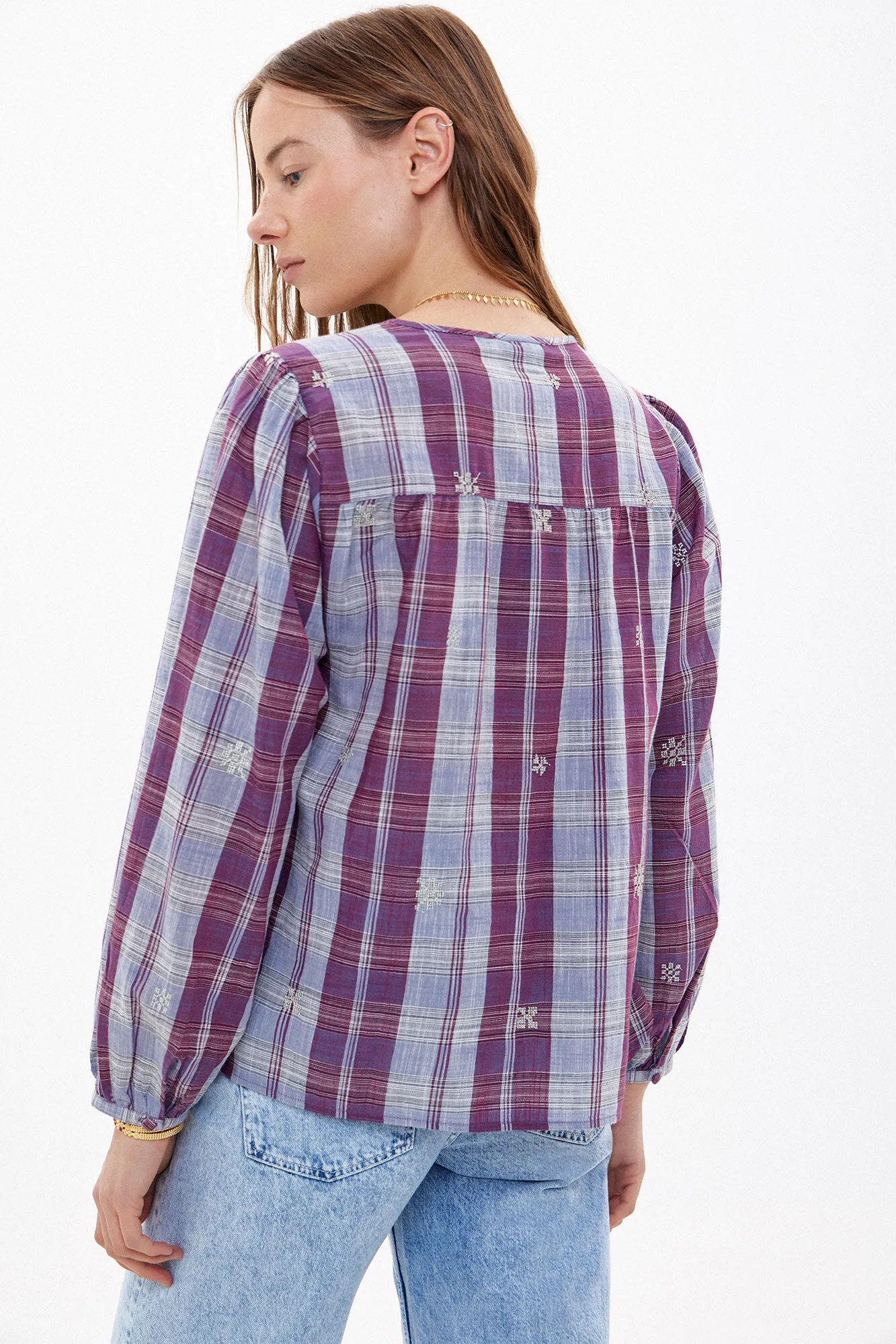 Emilia. Blusa cuadros y bordado brillo