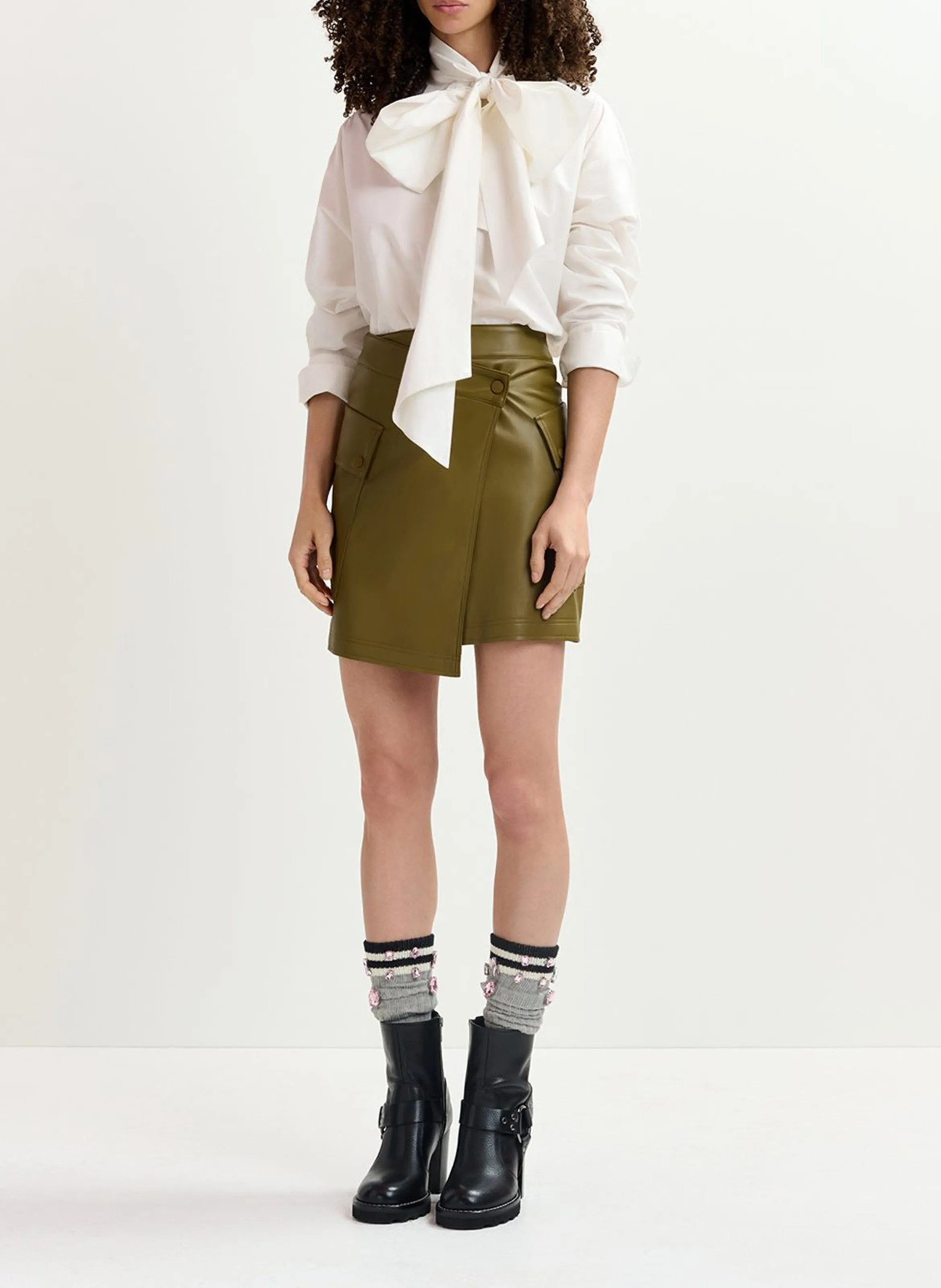 ESSENTIEL ANTWERP GRADUAL  MINIFALDA CRUZADA DE EFECTO CUERO EN MARRON