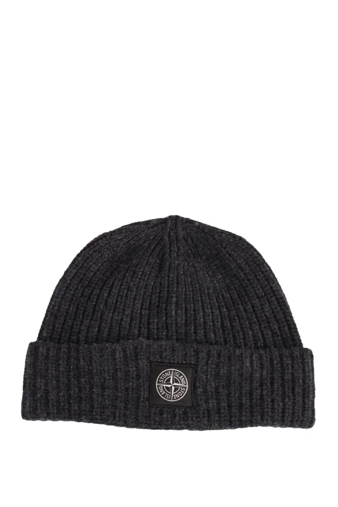 Gorro gris con parche