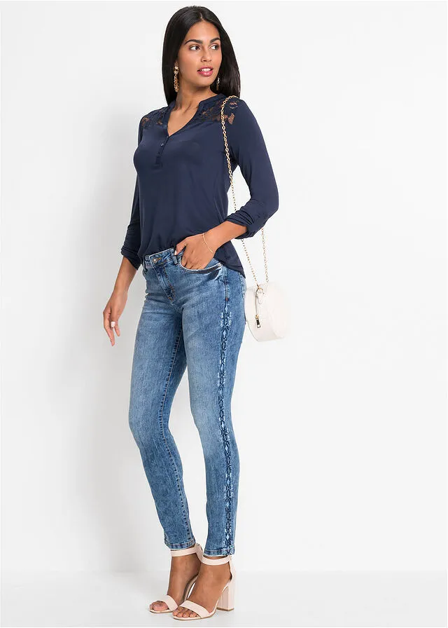 Jeans con bordado Piedra azulada