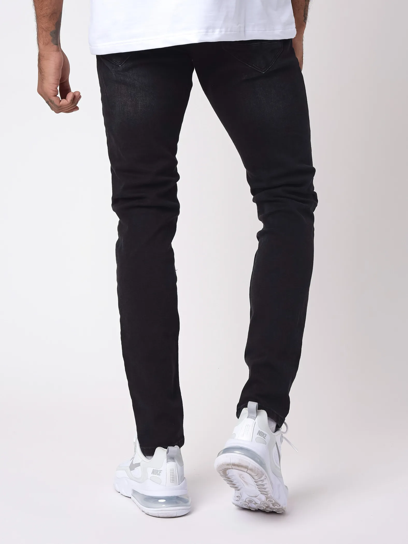 Jeans pitillo con inserciones de parches