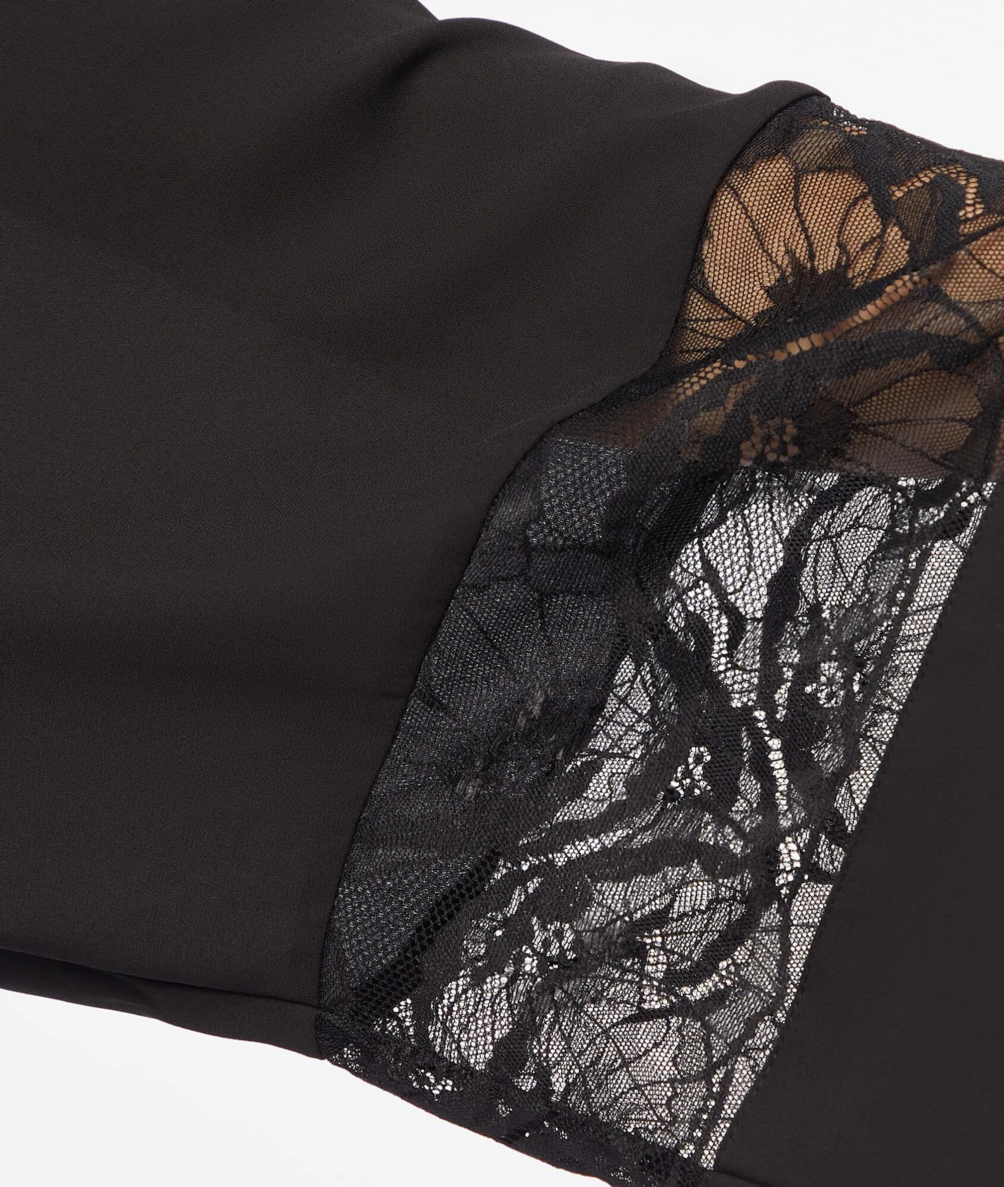 KIMONO CON MOTIVOS DE ENCAJE IDOLE NOIR  ETAM