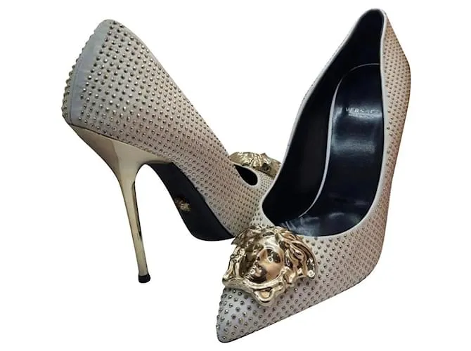 Medusa con tachuelas de cuero blanco/dorado de Versace 