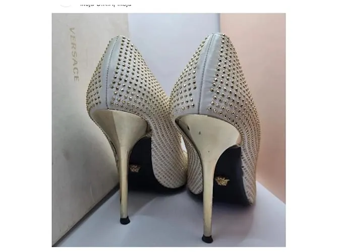 Medusa con tachuelas de cuero blanco/dorado de Versace 