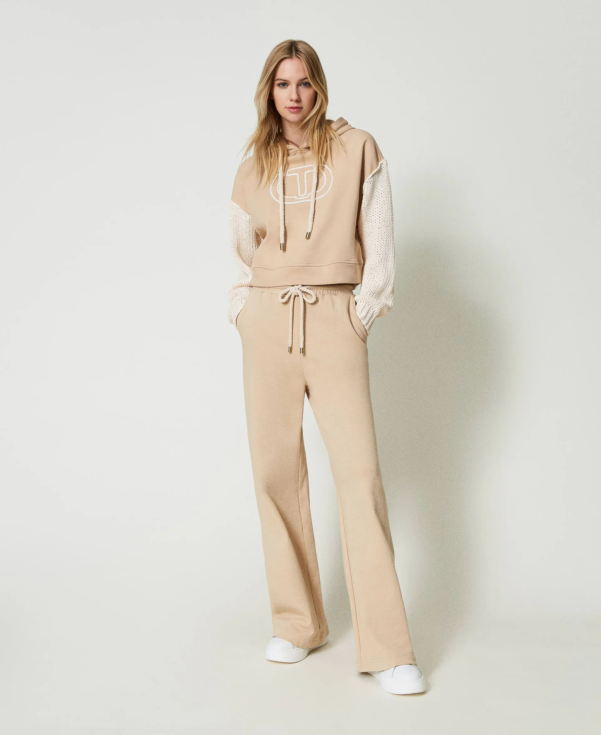 Pantalón de pernera ancha de felpa