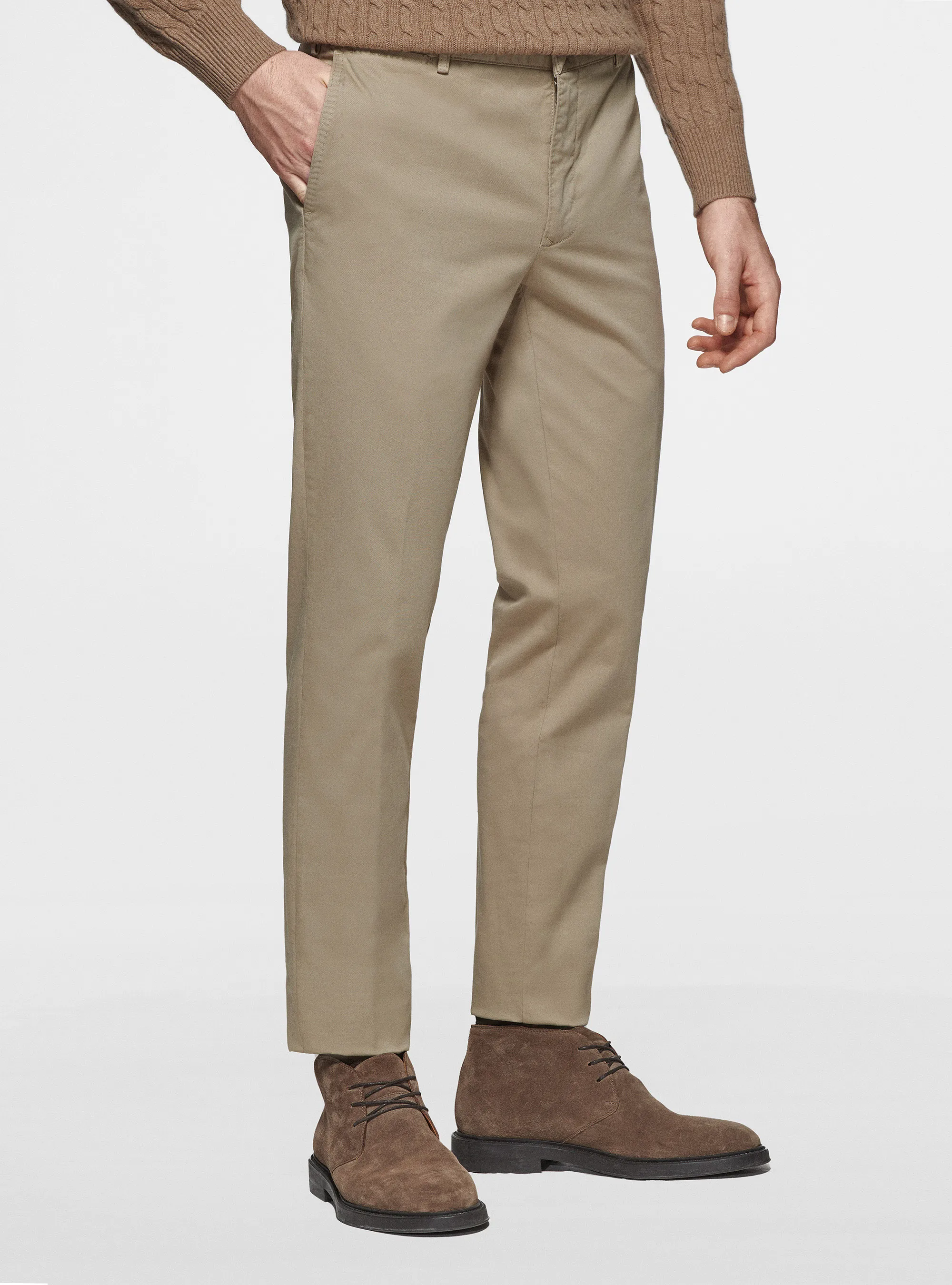 Pantalón slim fit de sarga elástica