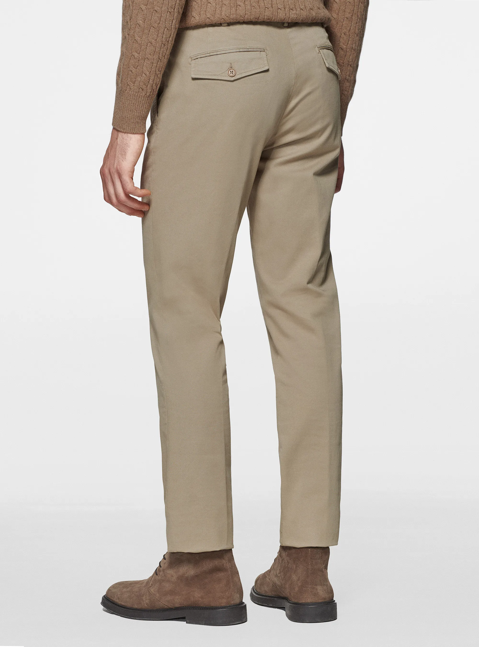 Pantalón slim fit de sarga elástica