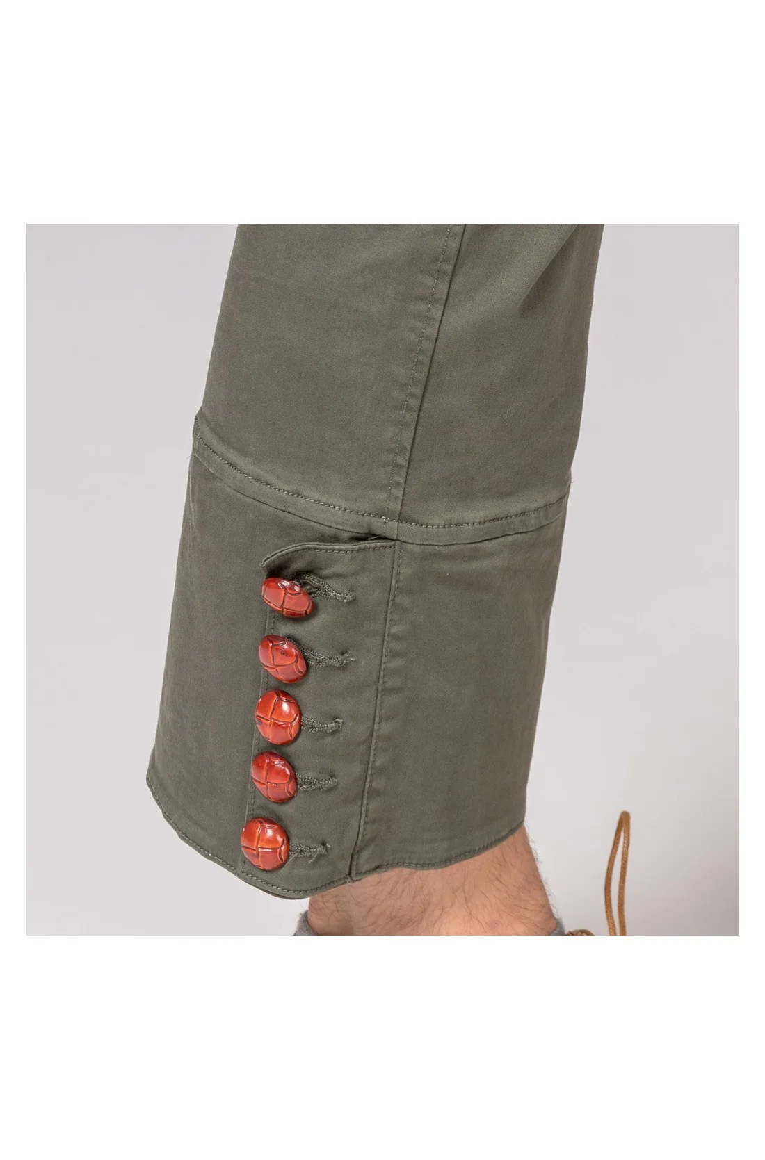 PANTALON MONTERO CON BOTONES VERDE