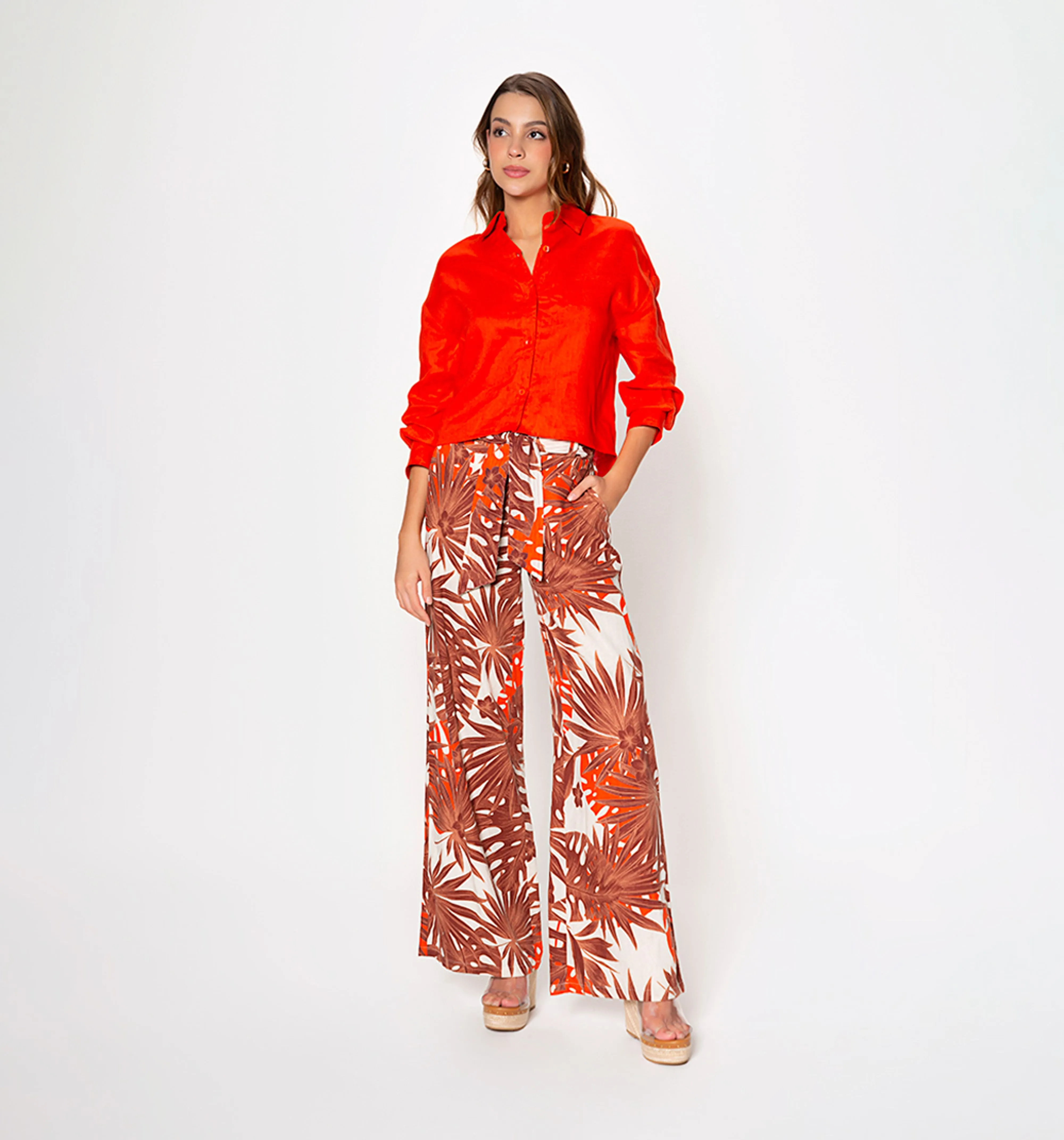 Pantalon tipo palazzo con correa ancha