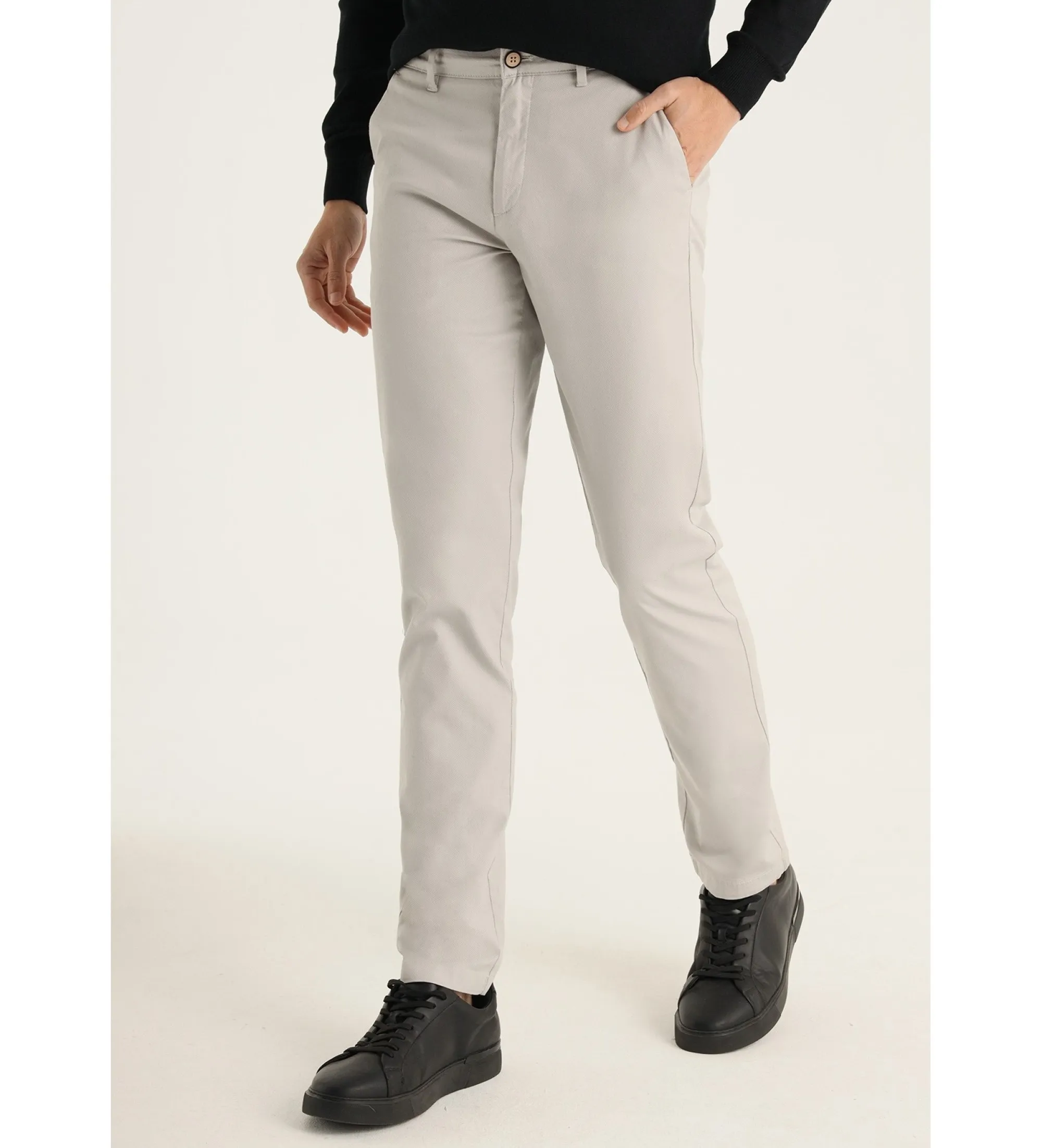 PANTALONES CHINO SLIM  TIRO MEDIO DE TEXTURA DOBBY