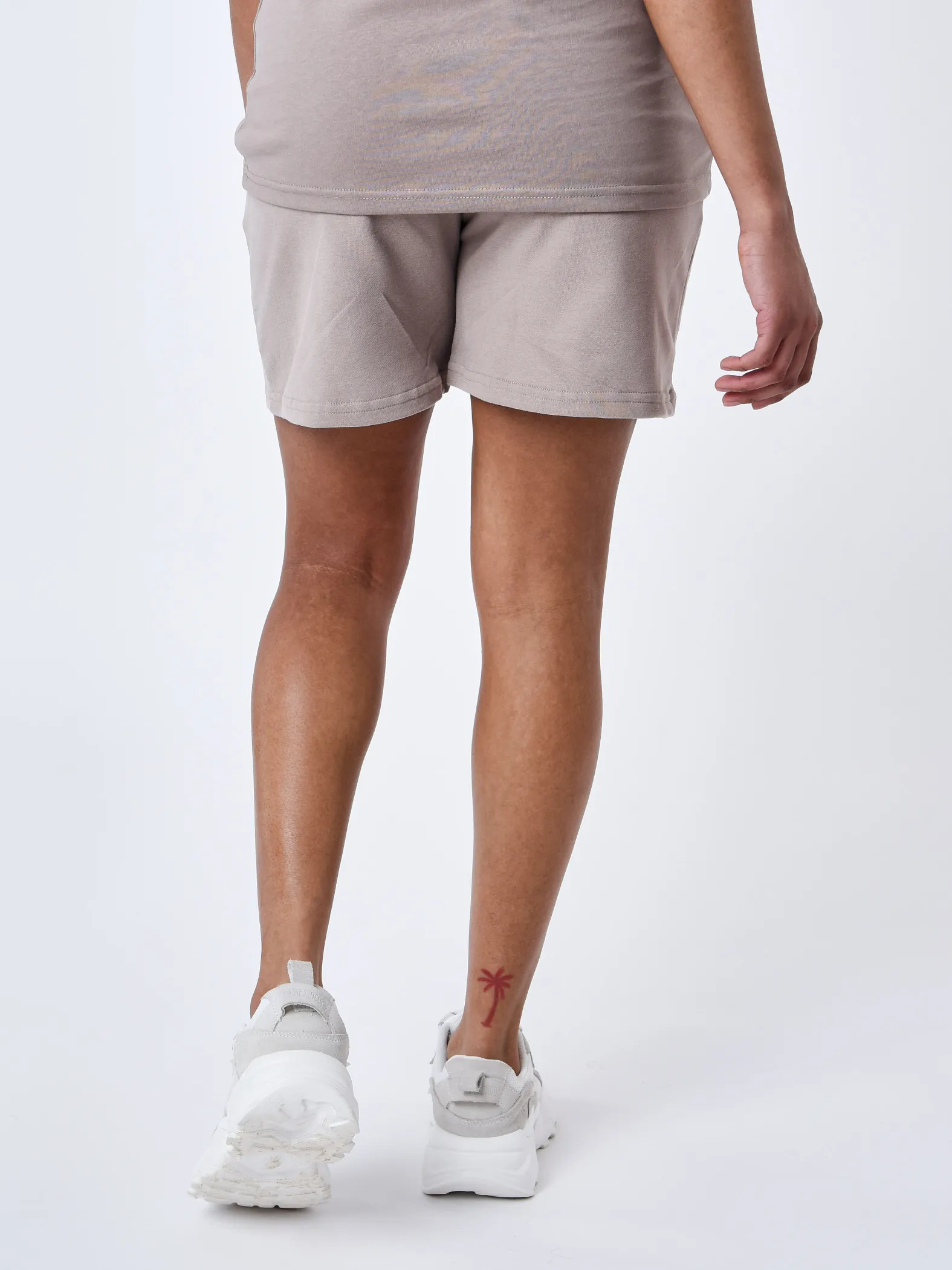 Pantalones cortos bordados con flores