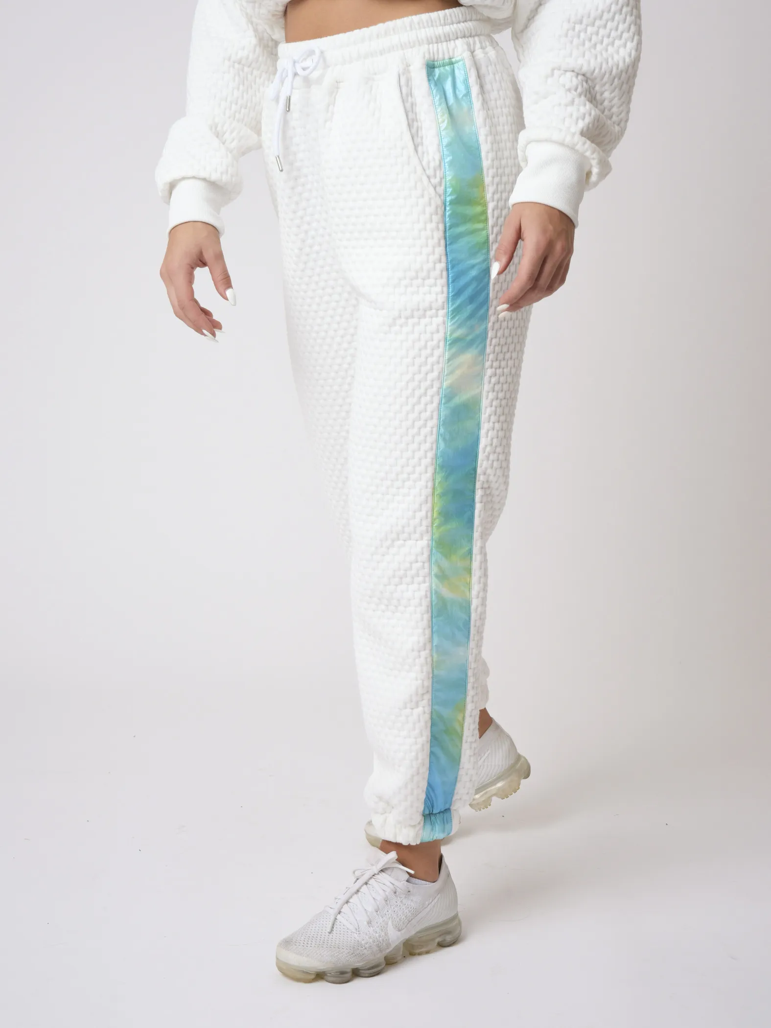 Pantalón con textura en relieve y raya degradada