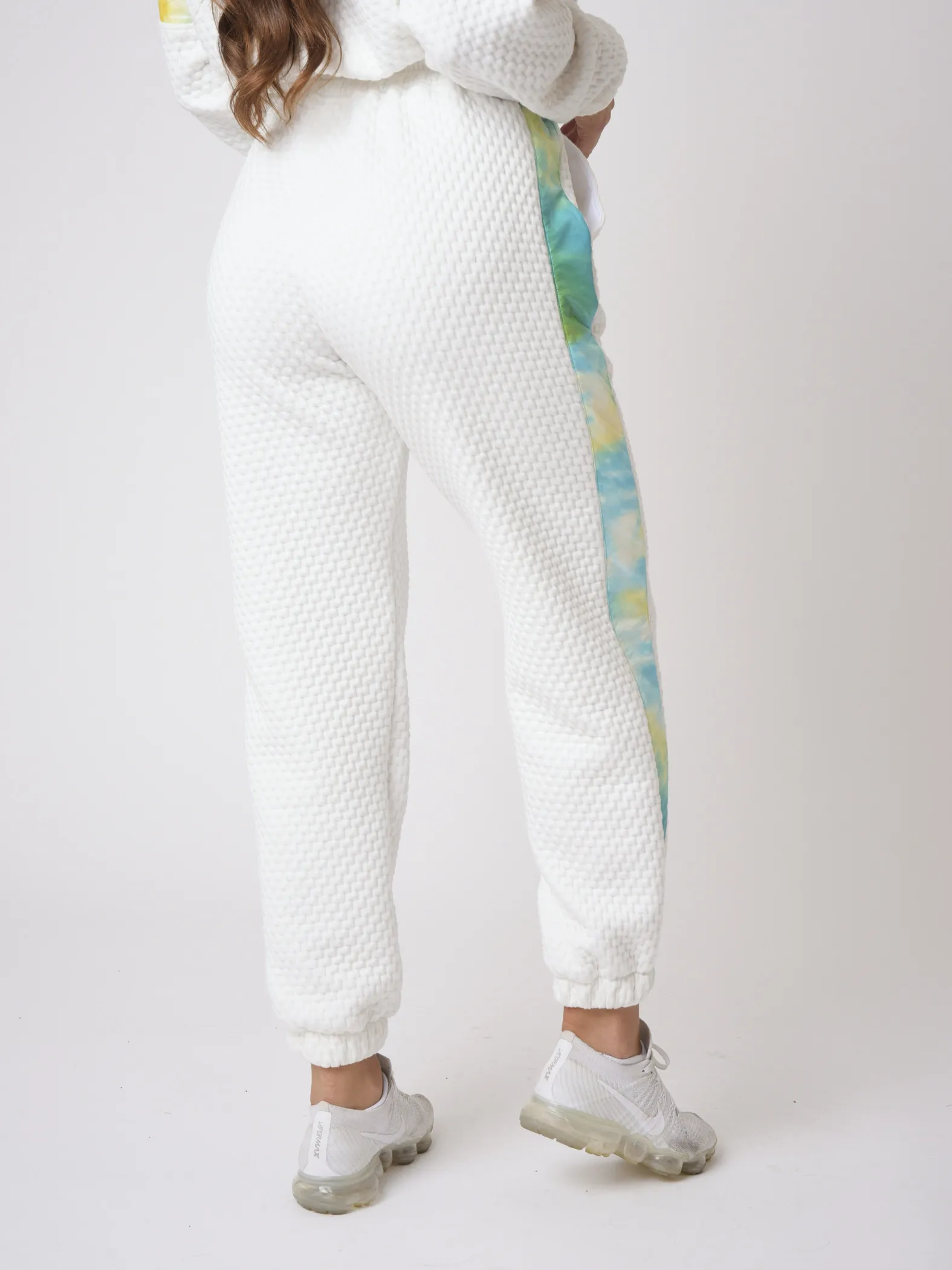 Pantalón con textura en relieve y raya degradada